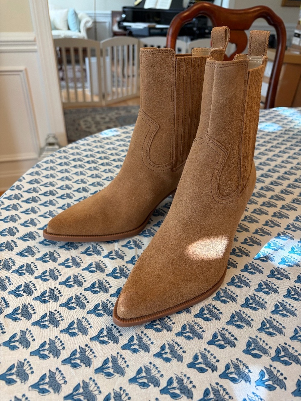 Women's Dolce Vita Suede Western Style Light Brown Boots Size 7.5 New Condition